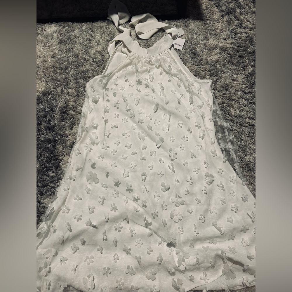 white flowy flower/ butterfly toulle amazon dress
size L 
white with toule